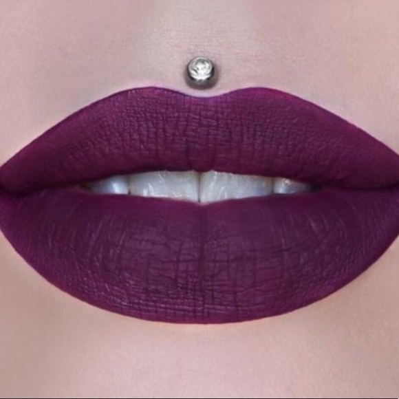 Just One❣️"BERRIES ON ICE" Jeffree Star Lipstick!! - Picture 4 of 8